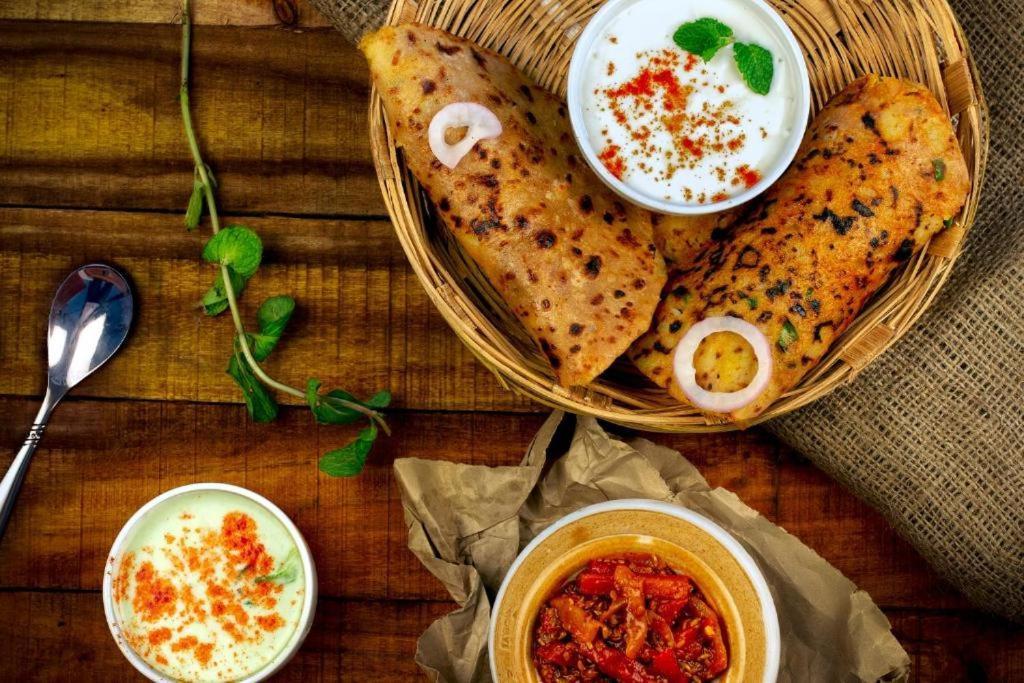 Capital O Bvh Hospitality Near Pvr Ansal Plaza Greater Noida 호텔 외부 사진