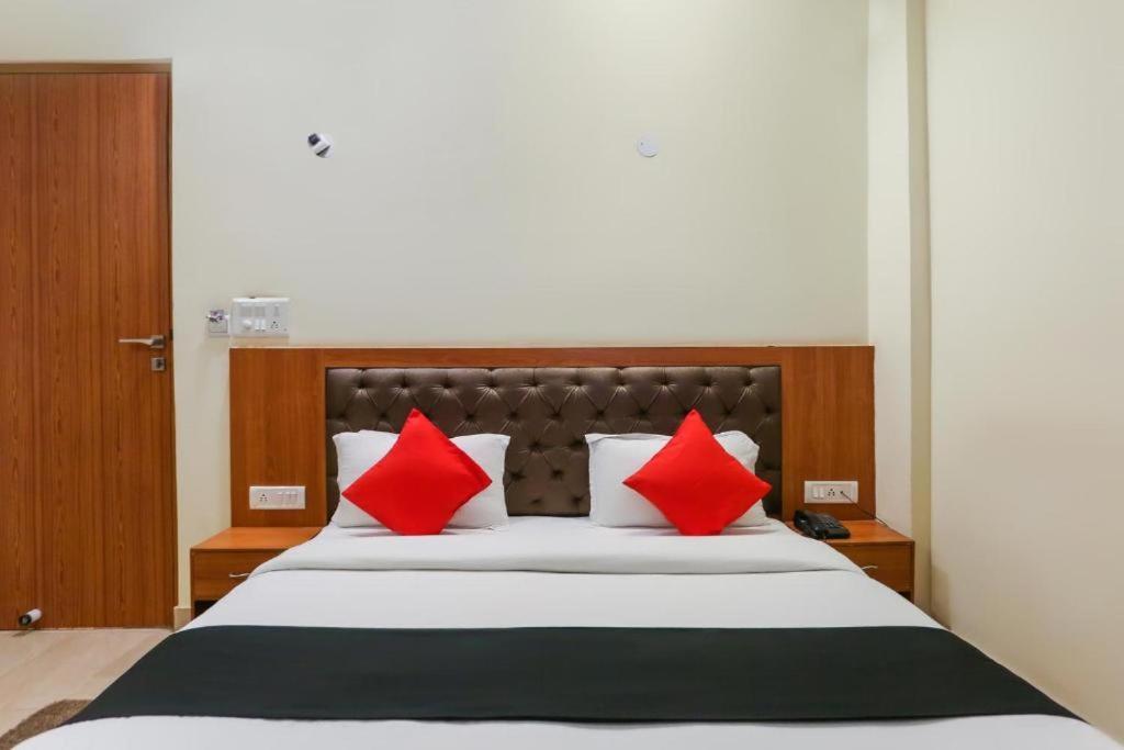 Capital O Bvh Hospitality Near Pvr Ansal Plaza Greater Noida 호텔 외부 사진