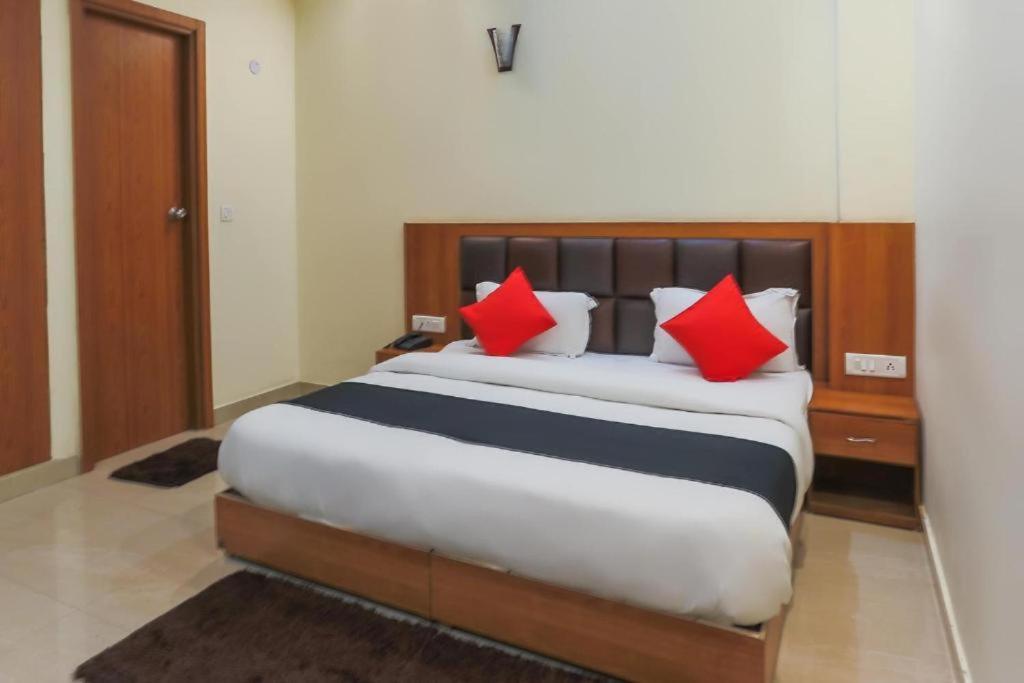 Capital O Bvh Hospitality Near Pvr Ansal Plaza Greater Noida 호텔 외부 사진