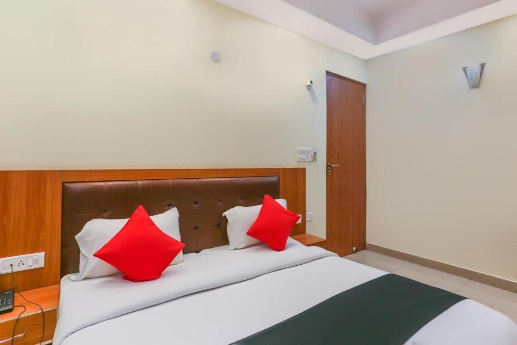 Capital O Bvh Hospitality Near Pvr Ansal Plaza Greater Noida 호텔 외부 사진
