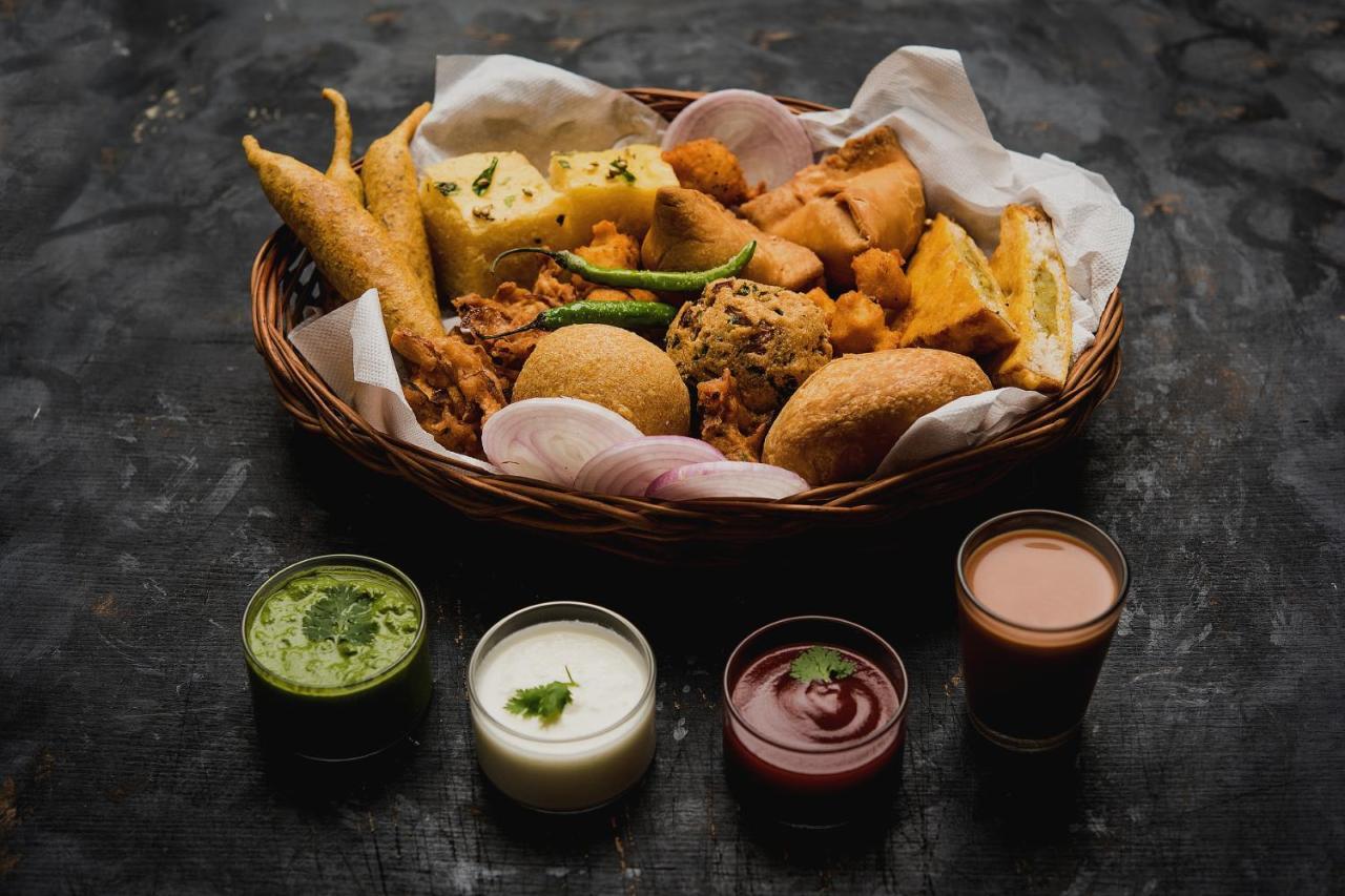 Capital O Bvh Hospitality Near Pvr Ansal Plaza Greater Noida 호텔 외부 사진